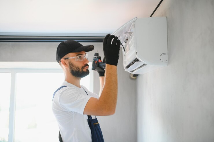 repairman-fix-air-conditioning-s.png